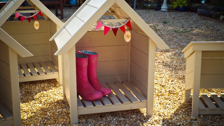 Outdoor Welly Boot Storage Hut